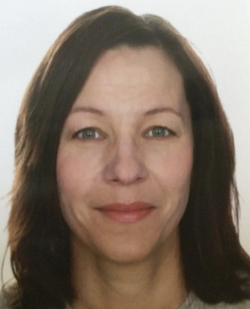 Frau mit braunen Haaren